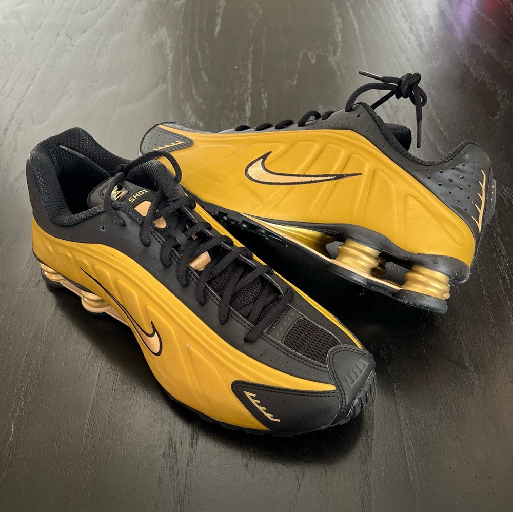 ✔️New✔️ NIKE Shox R4 'Metallic Gold' - Picture 4 of 11